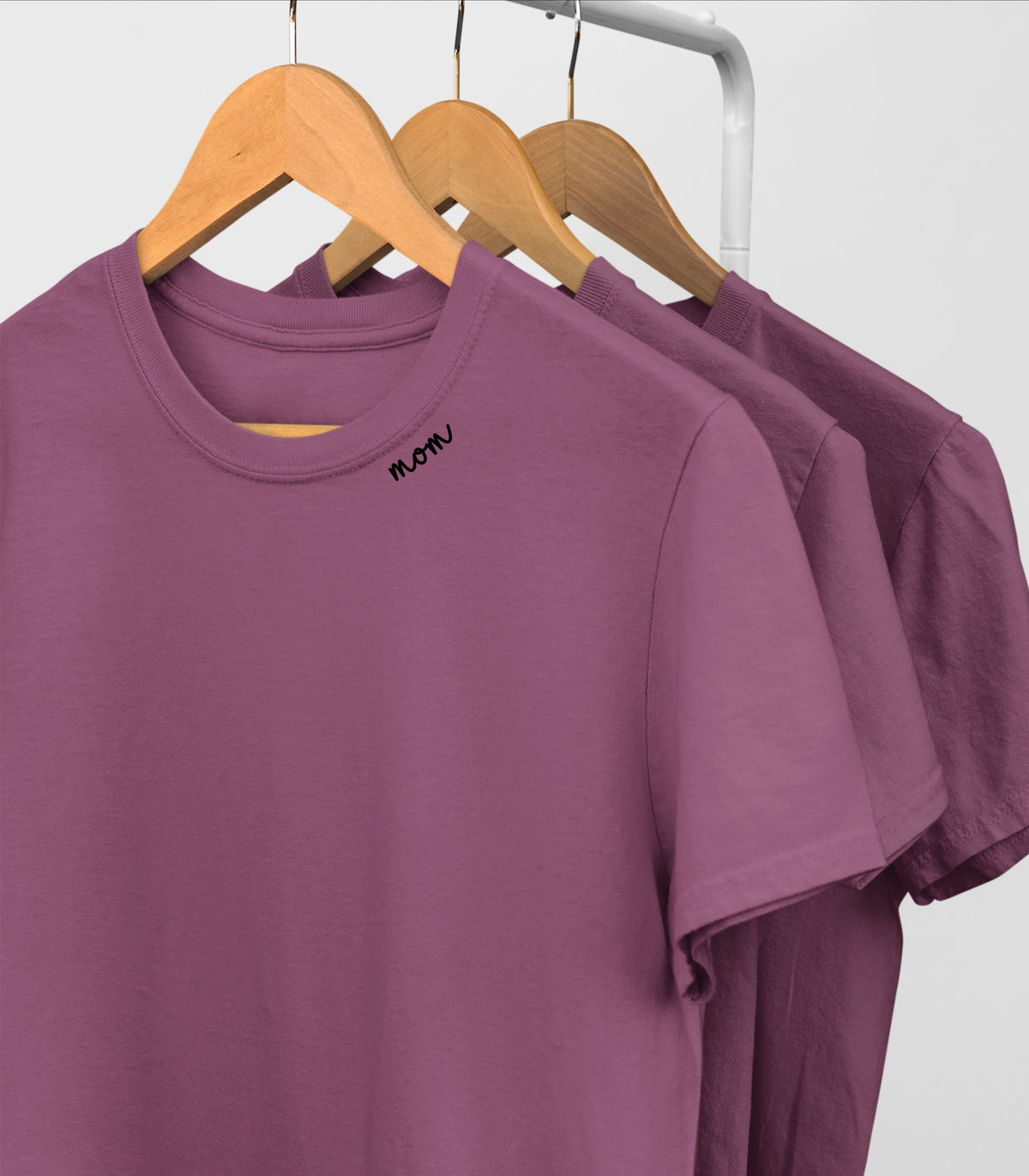 Embroidered Collar Organic Cotton T-shirt "Mom"